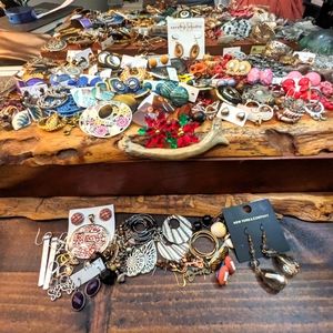 Over 100 pairs of various styles earrings lot